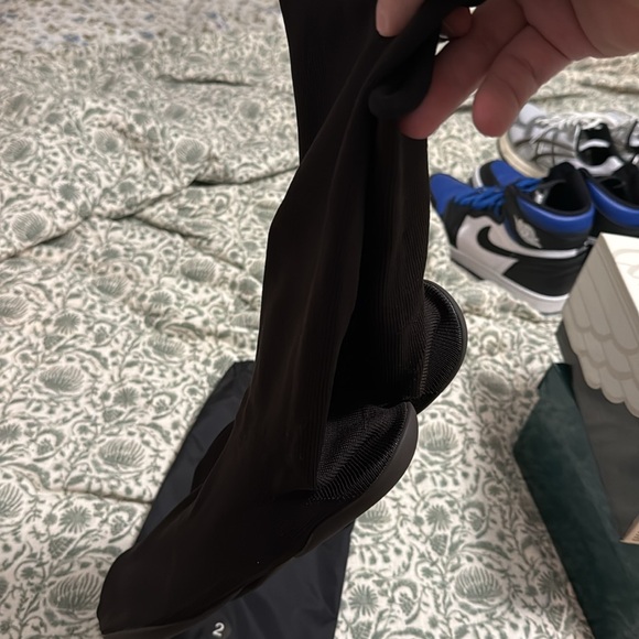 Yeezy Pods Size 2 (9-11) Tried on - Picture 3 of 4